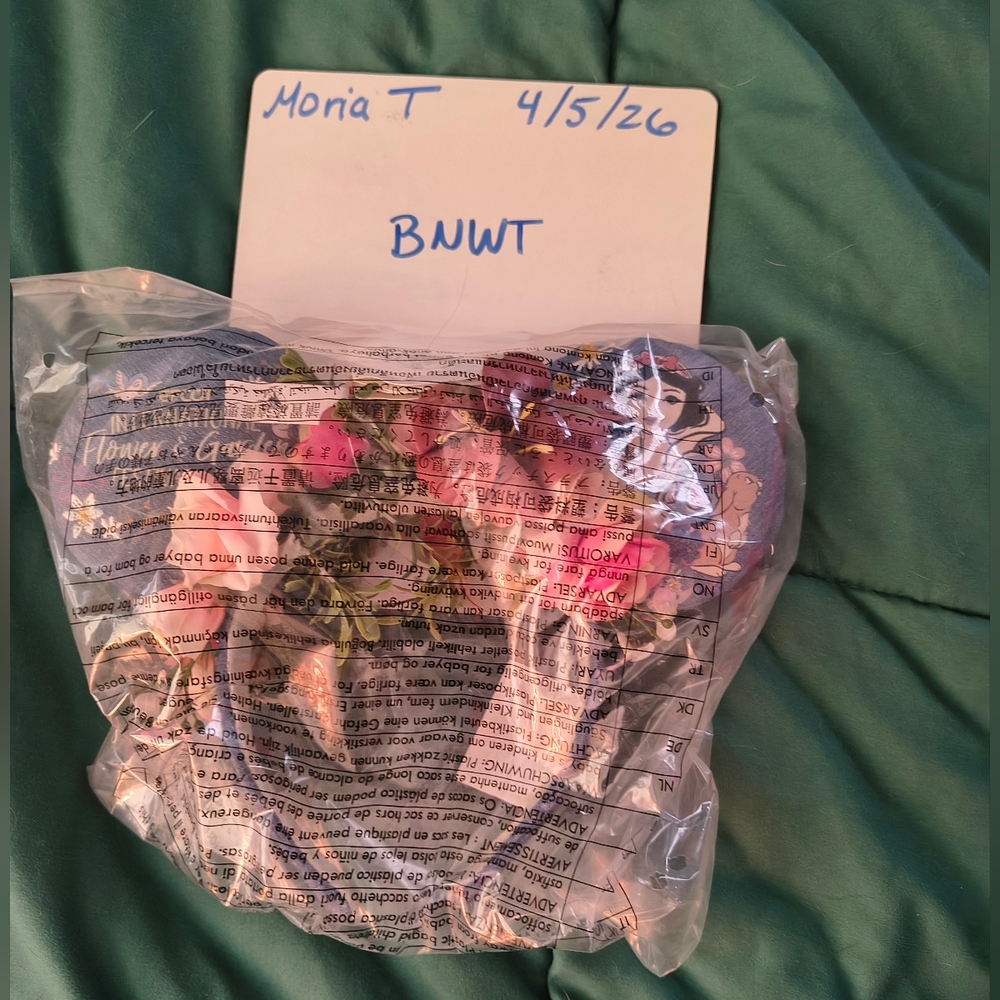 2023 Disney International Flower & Garden Festvial Snow White ears